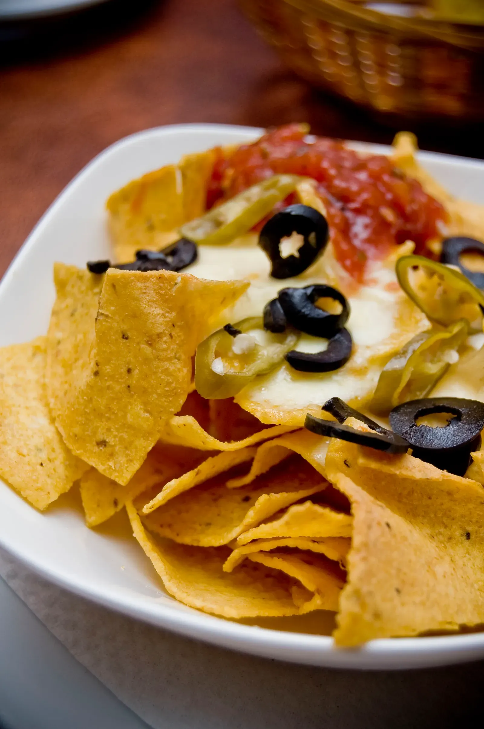 11. Loaded nachos with refried beans (Flickr, <a href="https://commons.wikimedia.org/w/index.php?curid=5329327" target="_blank" rel="noopener">CC BY 2.0</a>)