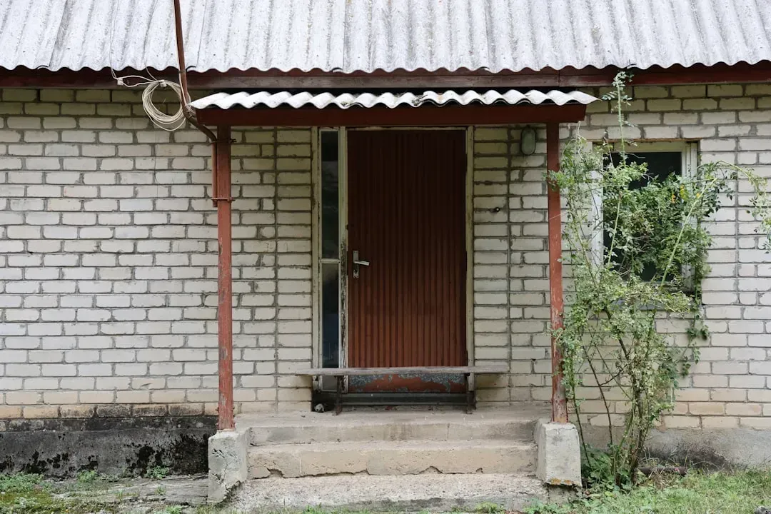 1. A safety hazard that makes the house unsafe to enter (Image Credits: Unsplash)
