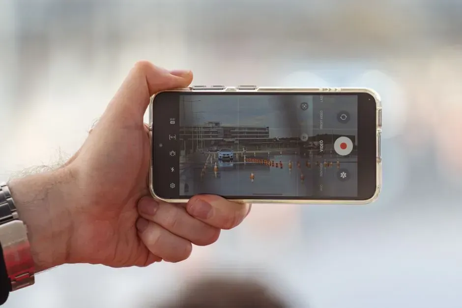 They film everything instead of just experiencing it (Image Credits: Pexels)