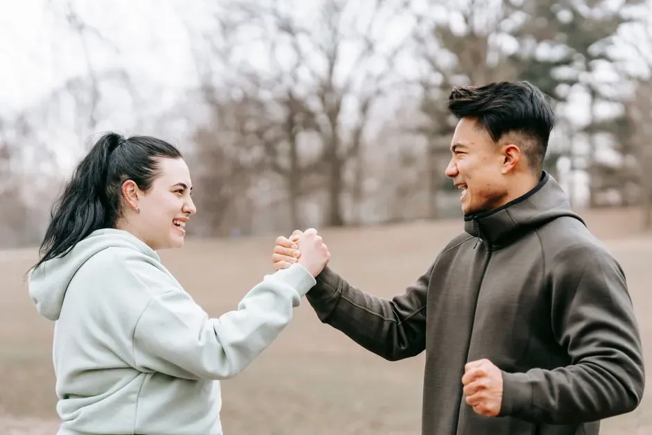 7. The Partner Who Supports Without Overstepping (Image Credits: Pexels)