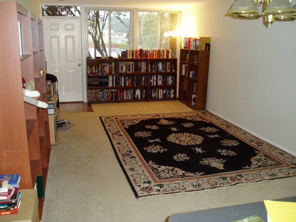 The Anchored Rug Approach (Joelk75, Flickr, <a href="https://creativecommons.org/licenses/by/2.0/" target="_blank" rel="noopener">CC BY 2.0</a>)
