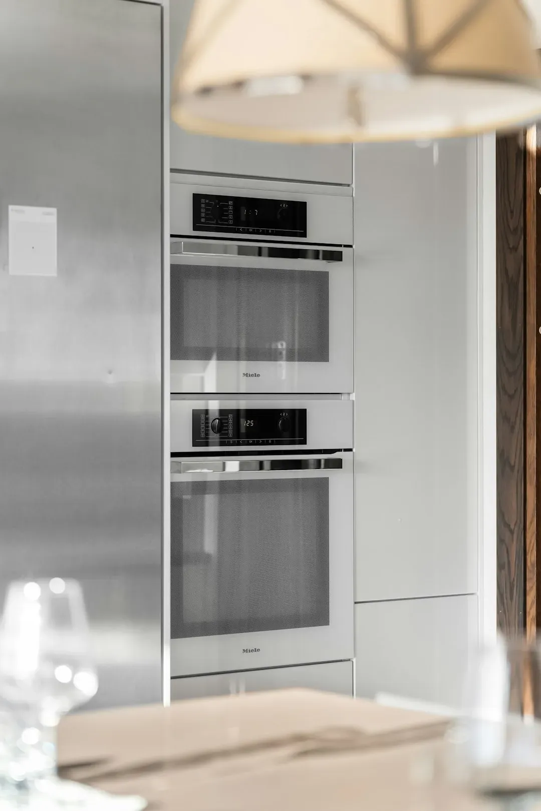 Layouts anchored around a double wall oven (Image Credits: Unsplash)