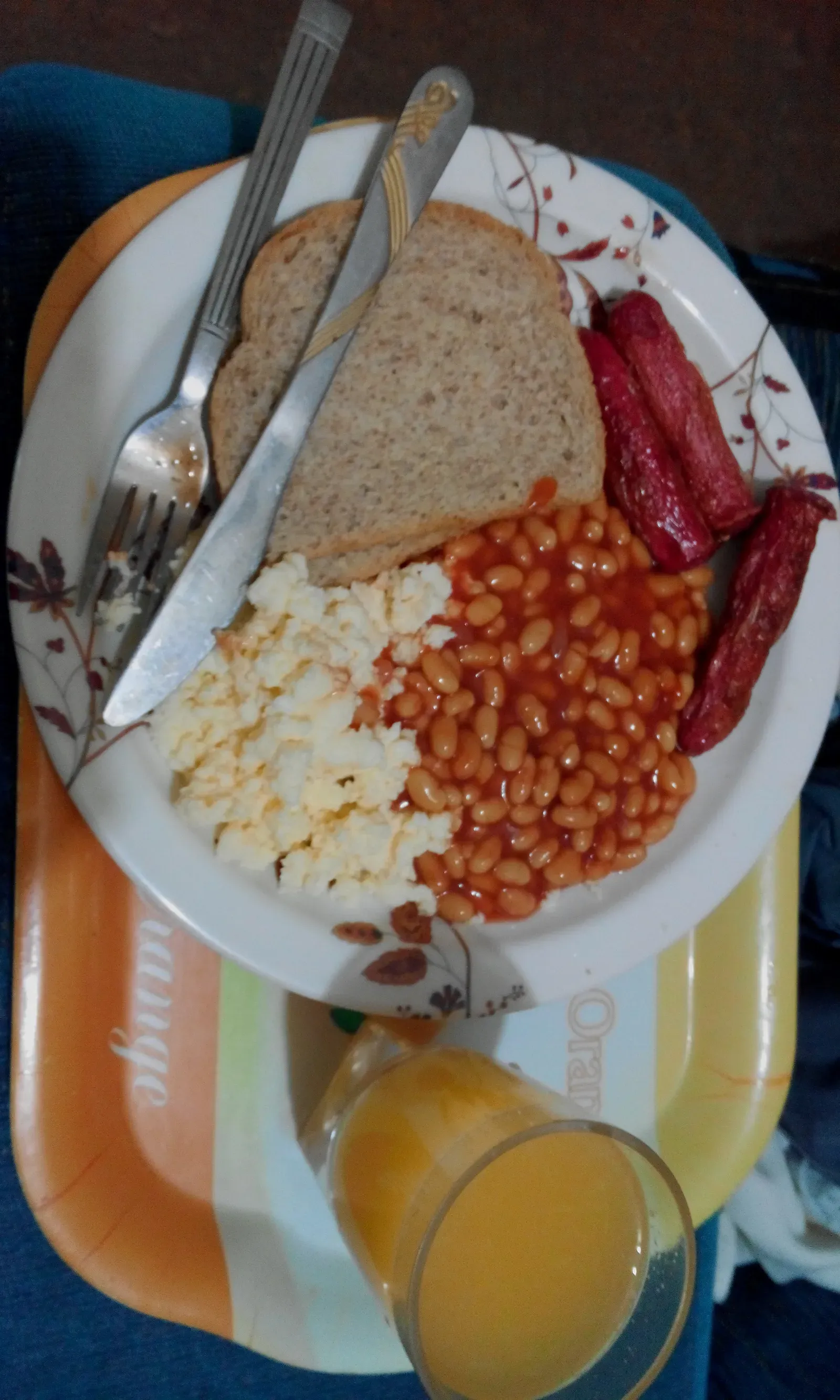 5. Eating a protein-forward breakfast (By Suleiman213, <a href="https://commons.wikimedia.org/w/index.php?curid=36176027" target="_blank" rel="noopener">CC BY-SA 4.0</a>)