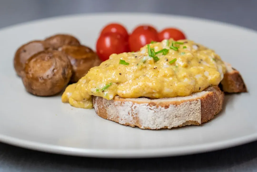 5. Buffet Scrambled Eggs (Image Credits: Unsplash)
