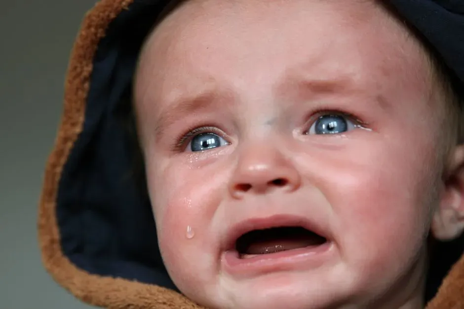2. Letting Kids "Cry It Out" Every Single Night (Image Credits: Pexels)