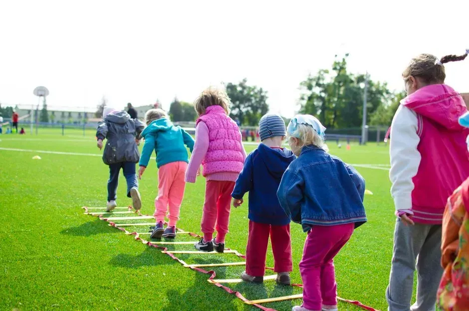 9. Encouraging Independent, Unstructured Play (Image Credits: Pexels)