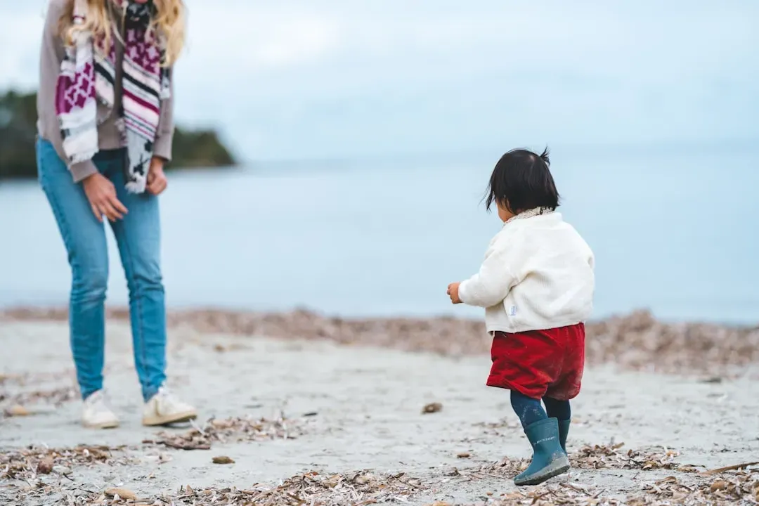 1. They Let Their Kids Struggle Without Rushing to Rescue Them (Image Credits: Unsplash)