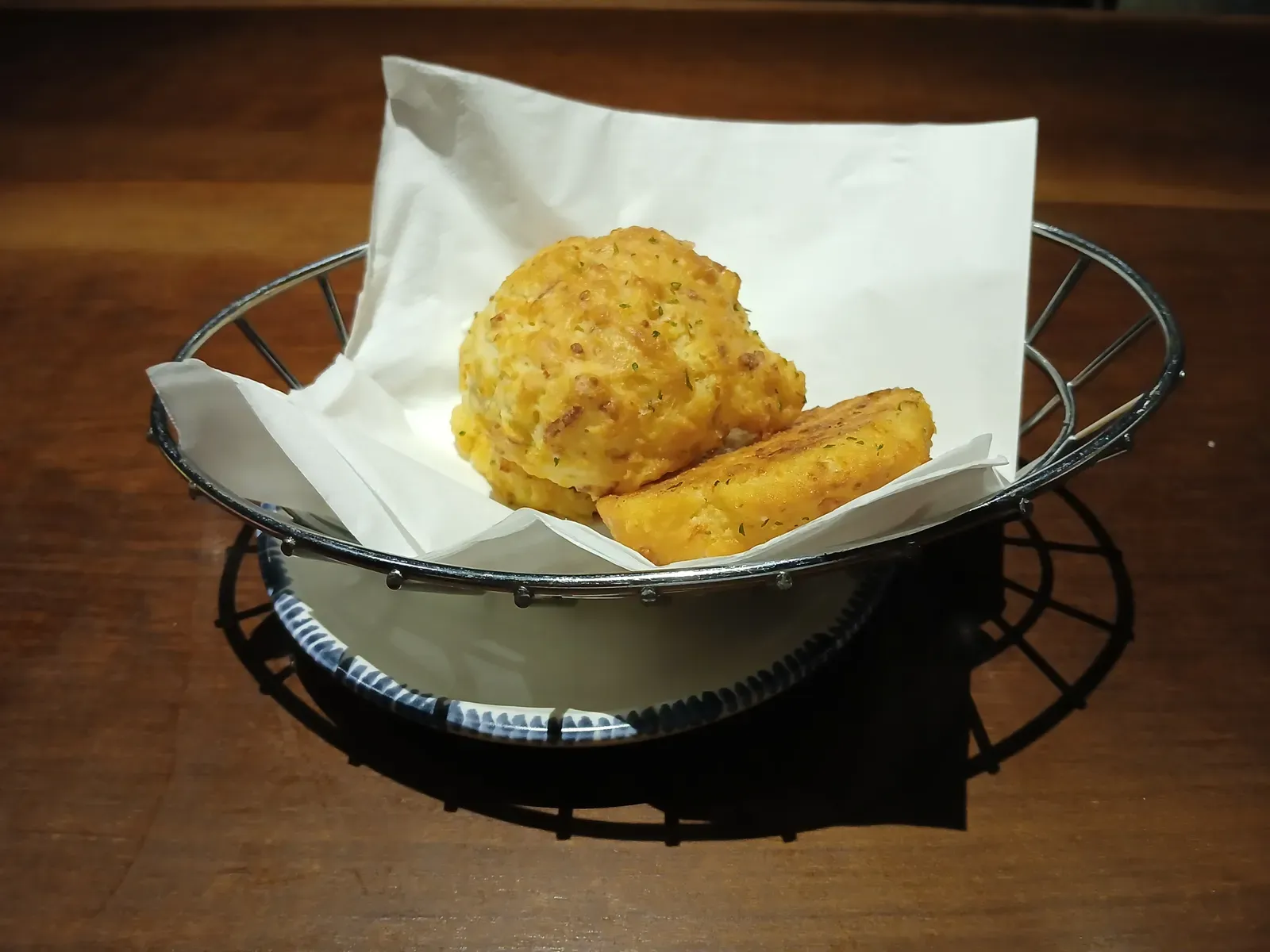 12. Red Lobster Copycat Cheddar Bay Biscuits (By Ser Amantio di Nicolao, <a href="https://commons.wikimedia.org/w/index.php?curid=153389073" target="_blank" rel="noopener">CC BY-SA 4.0</a>)