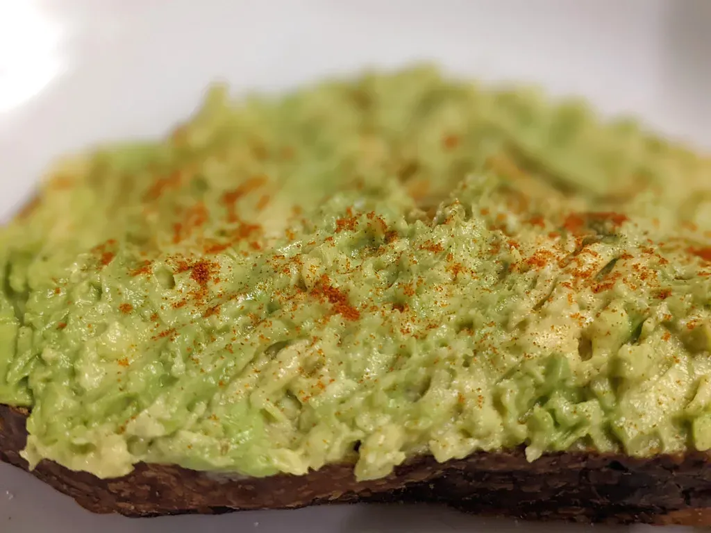 Mashed Avocado: The Creamy, Heart-Healthy Alternative (Ruth and Dave, Flickr, <a href="https://creativecommons.org/licenses/by/2.0/" target="_blank" rel="noopener">CC BY 2.0</a>)