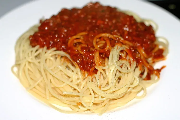 4. Grandma's Spaghetti Meat Sauce (Transferred from zh.wikipedia; transferred to Commons by User:Pbdragonwang using CommonsHelper., <a href="https://commons.wikimedia.org/w/index.php?curid=12215825" target="_blank" rel="noopener">CC BY-SA 3.0</a>)