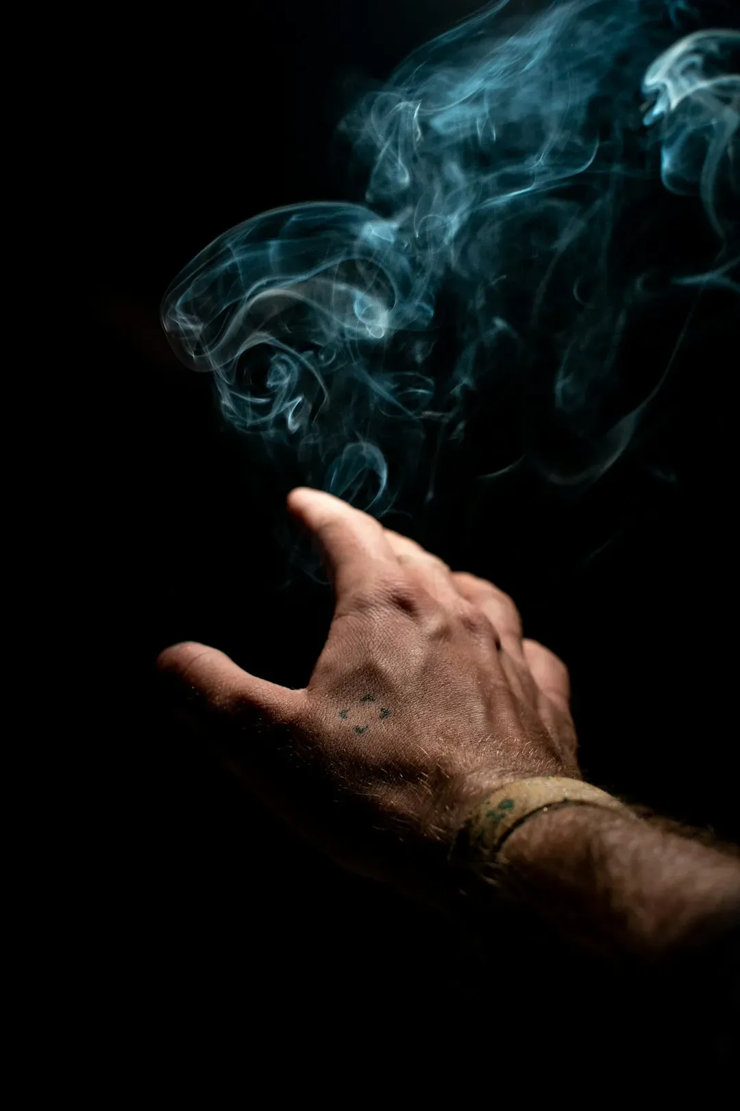 Smoking Around Children Without a Second Thought (Image Credits: Unsplash)