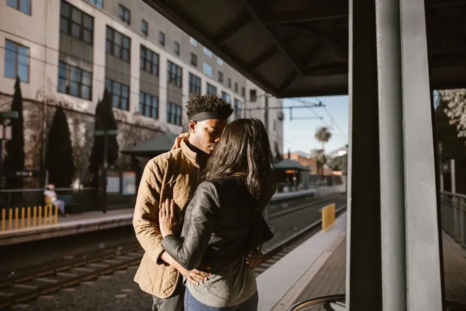 Not All Long-Distance Couples Are the Same (Image Credits: Pexels)