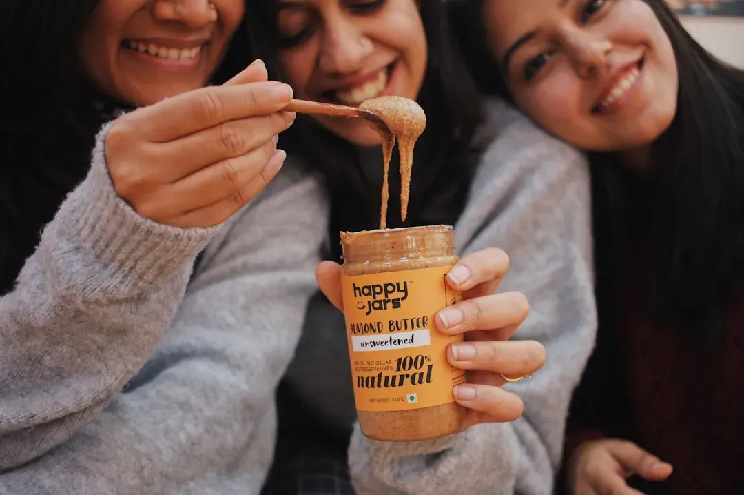 5. Apple Slices With Natural Peanut Butter (Image Credits: Unsplash)