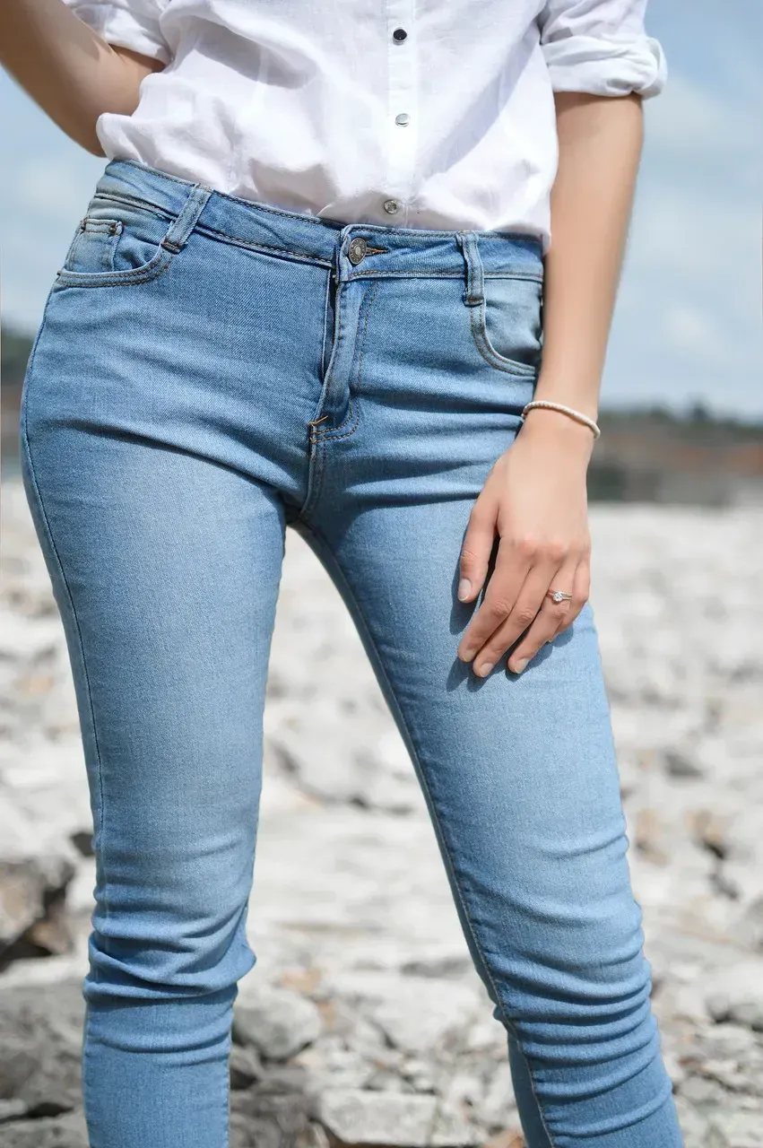Holding On to Skinny Jeans and Side Parts (Image Credits: Pixabay)