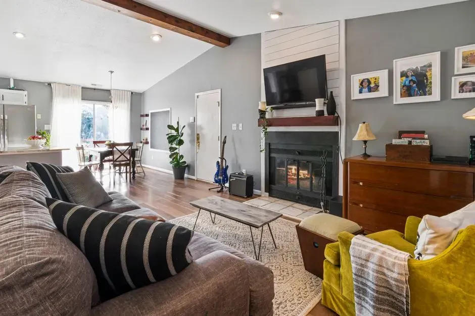 3. The Listing Photos Don't Match the Reality (Image Credits: Pexels)