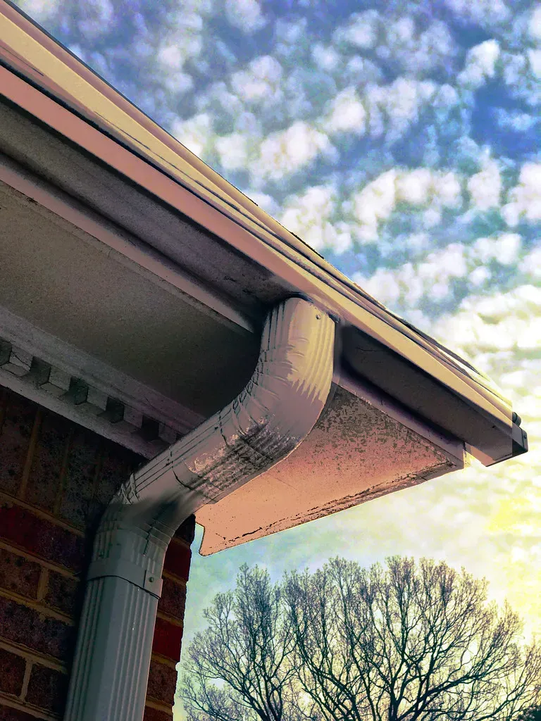 9. Gutters and downspouts directing water the wrong way (byzantiumbooks, Flickr, <a href="https://creativecommons.org/licenses/by/2.0/" target="_blank" rel="noopener">CC BY 2.0</a>)