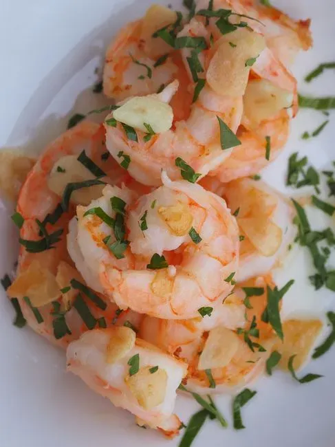 5. One-pot lemon garlic shrimp pasta (Image Credits: Pexels)