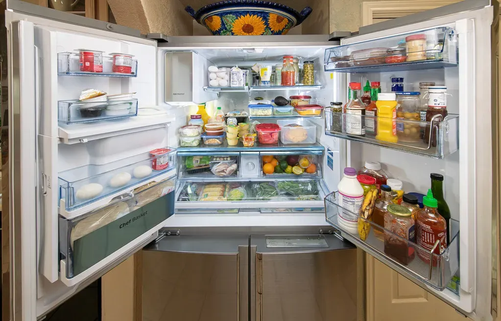 5. Proper Refrigerator Organization and Zoning (Image Credits: Flickr)