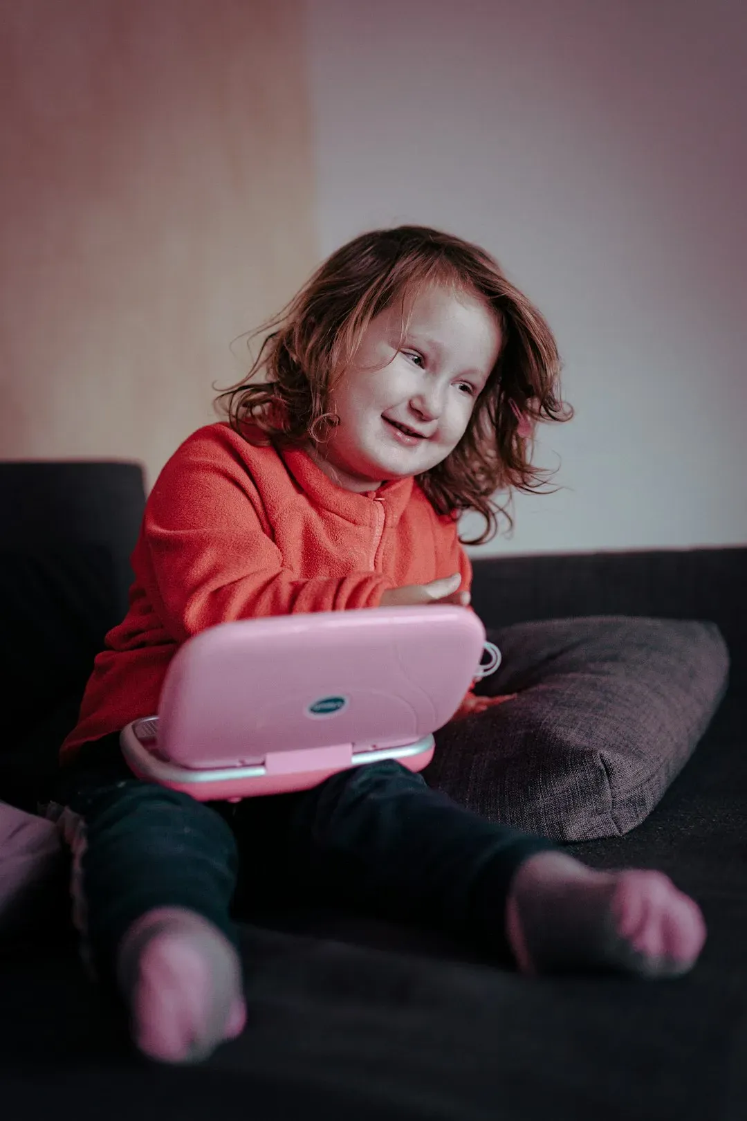 5. Screen Time as a Default Pacifier (Image Credits: Unsplash)