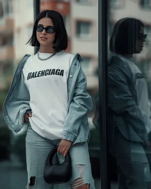 5. Flaunting Status Through Conspicuous Brand Displays (Image Credits: Pexels)