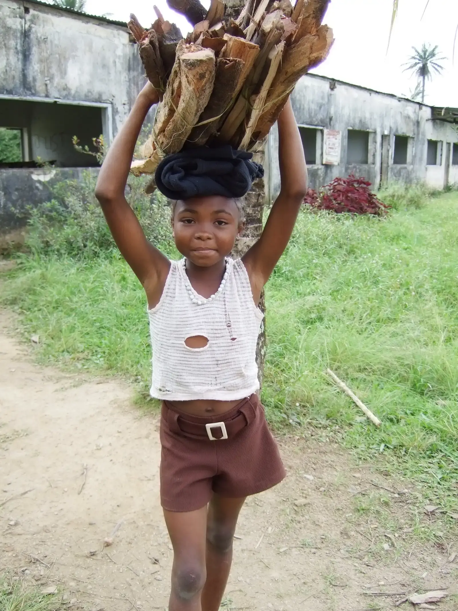 6. Keeping kids out of the workforce until they're legally old enough (By Harald Kreutzer Madagaskar Vision e.V., <a href="https://commons.wikimedia.org/w/index.php?curid=2871208" target="_blank" rel="noopener">CC BY-SA 3.0</a>)