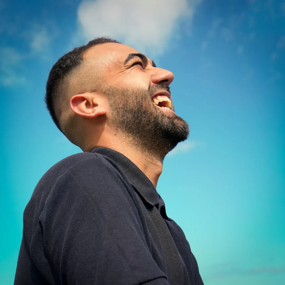 9. Laugh Easily, Especially at Yourself (Image Credits: Unsplash)