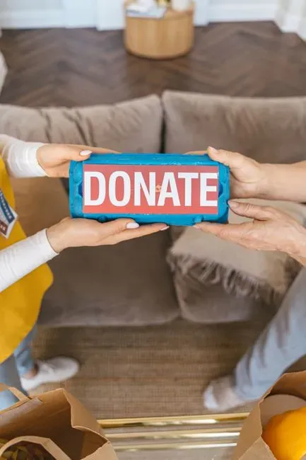 6. Overlooking Qualified Charitable Distributions (Image Credits: Pexels)