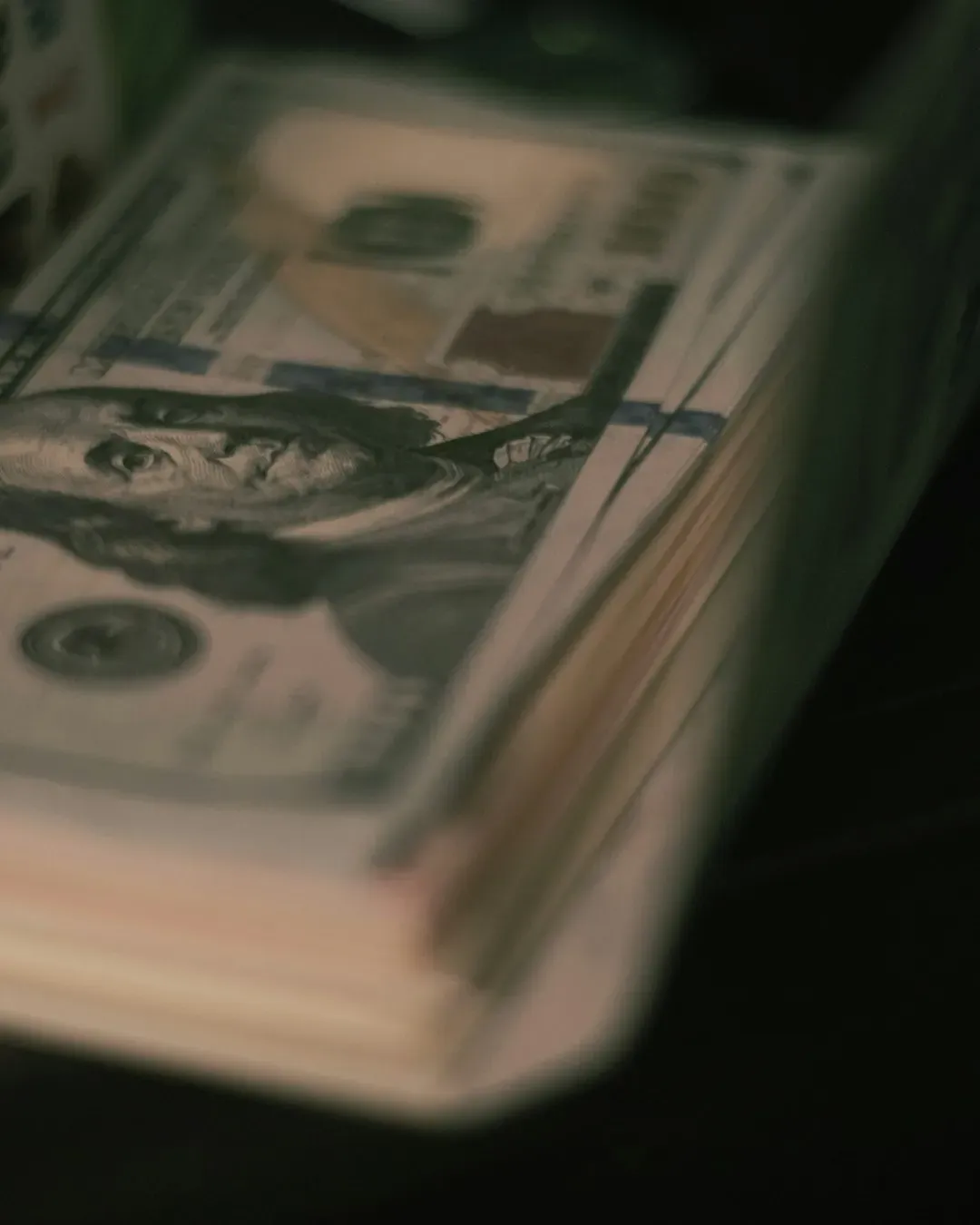 The "Money Status" Trap That Drives Most Financial Bragging (Image Credits: Unsplash)
