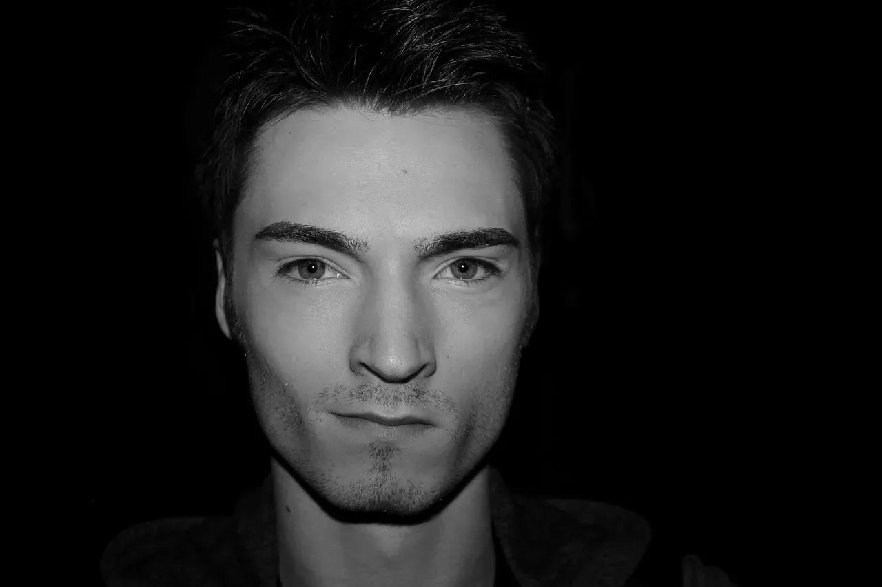 3. The Blank, Checked-Out Stare (Image Credits: Pixabay)