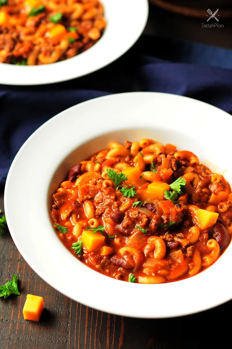6. Turkey or veggie chili from canned staples (One-Pot Turkey Chili Mac-3, <a href="https://commons.wikimedia.org/w/index.php?curid=101187959" target="_blank" rel="noopener">CC BY 2.0</a>)