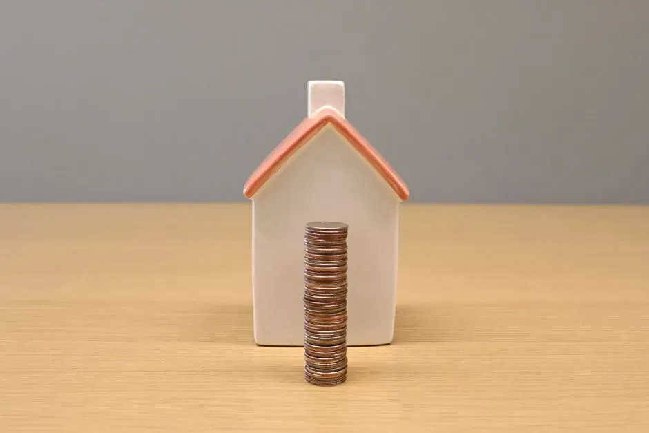 Fees and low-interest traps can quietly eat into results (Image Credits: Pexels)