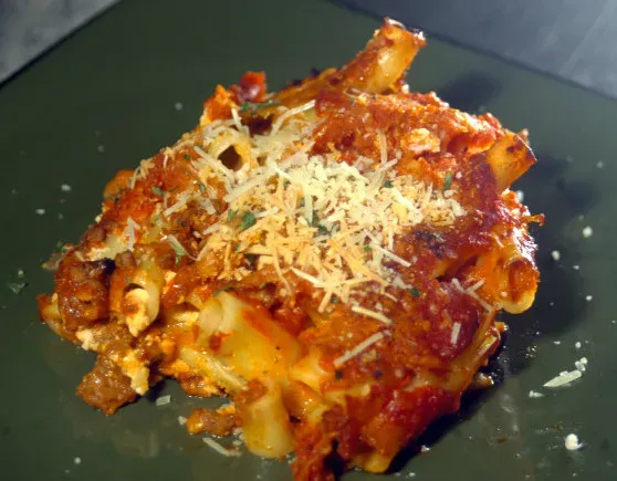 9. Baked ziti with ricotta (By Lili from NY, United States, <a href="https://commons.wikimedia.org/w/index.php?curid=24919488" target="_blank" rel="noopener">CC BY 2.0</a>)