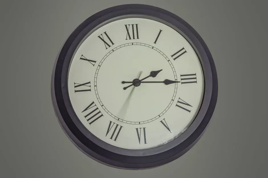 5. You Show Up on Time - Without Confirming First (Image Credits: Pexels)