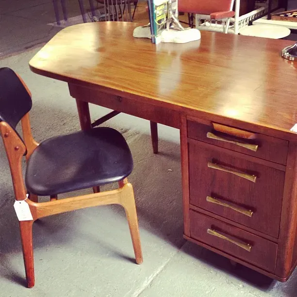 2. Mid-Century Modern Furniture (Paris on Ponce & Le Maison Rouge, Flickr, <a href="https://creativecommons.org/licenses/by/2.0/" target="_blank" rel="noopener">CC BY 2.0</a>)