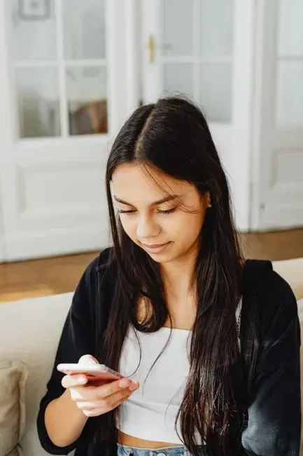 13. Replying with just "k" or a single word (Image Credits: Pexels)