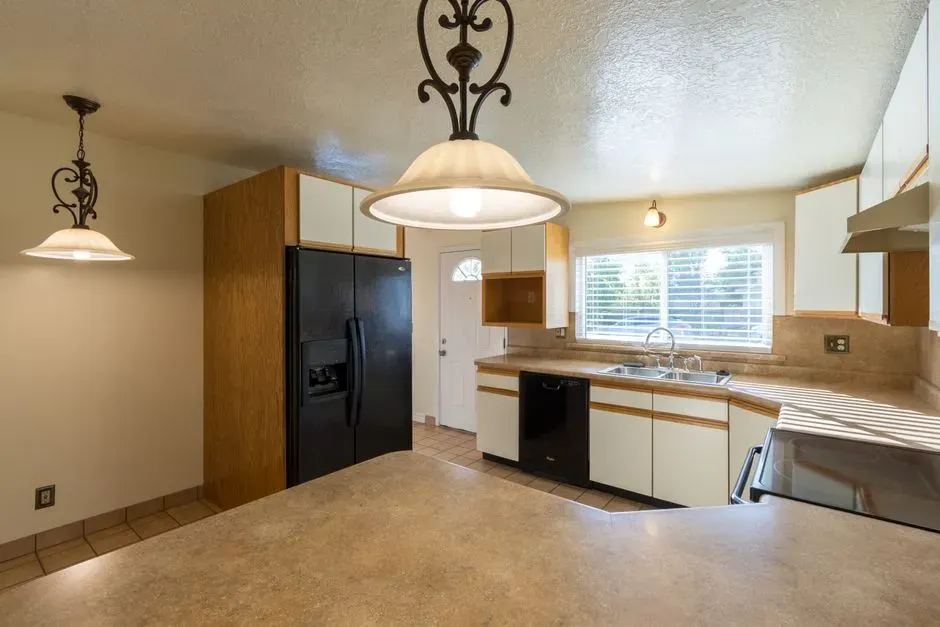 4. Dim rooms and outdated lighting fixtures (Image Credits: Pexels)