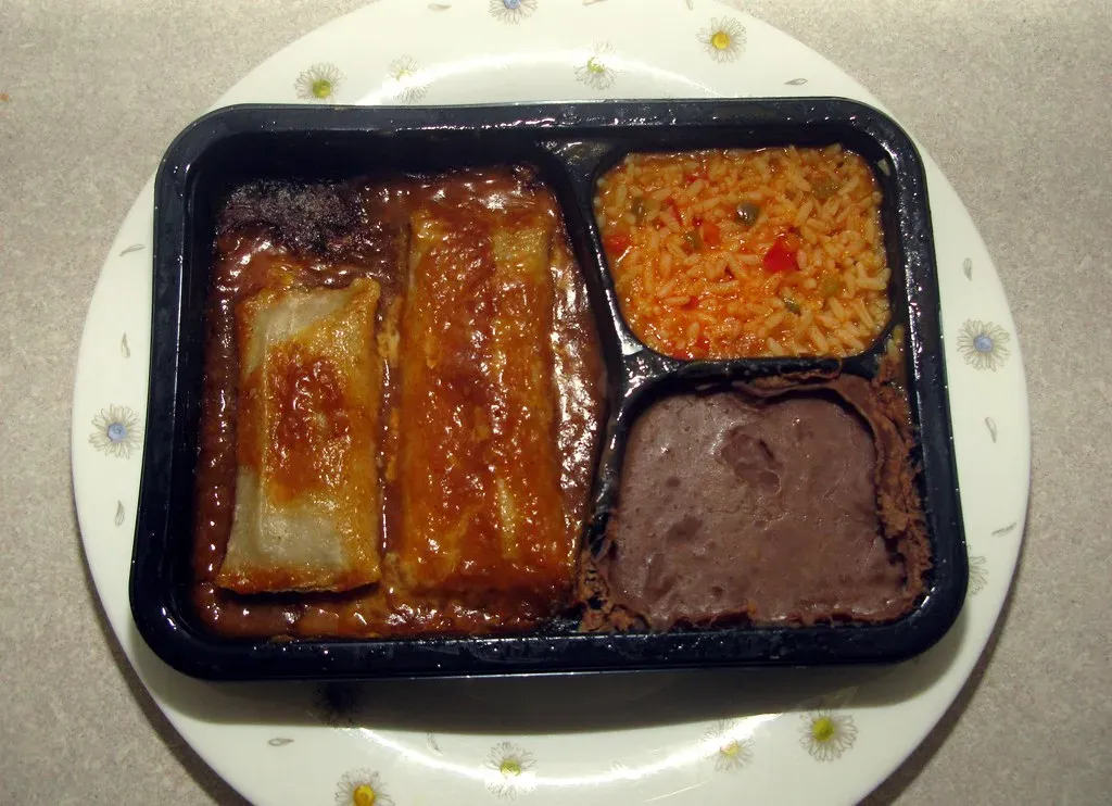 TV dinners and the rise of the microwave (frankieleon, Flickr, <a href="https://creativecommons.org/licenses/by/2.0/" target="_blank" rel="noopener">CC BY 2.0</a>)