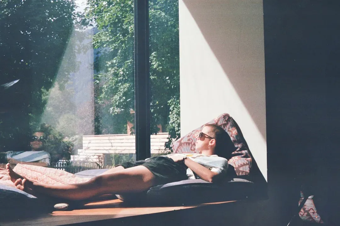 How You Spend Sunday Afternoon Points to Your Recovery Capacity (Image Credits: Unsplash)
