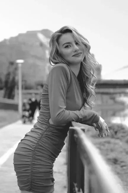 2. "You Look Amazing - It Must Be the Filter" (Image Credits: Pexels)