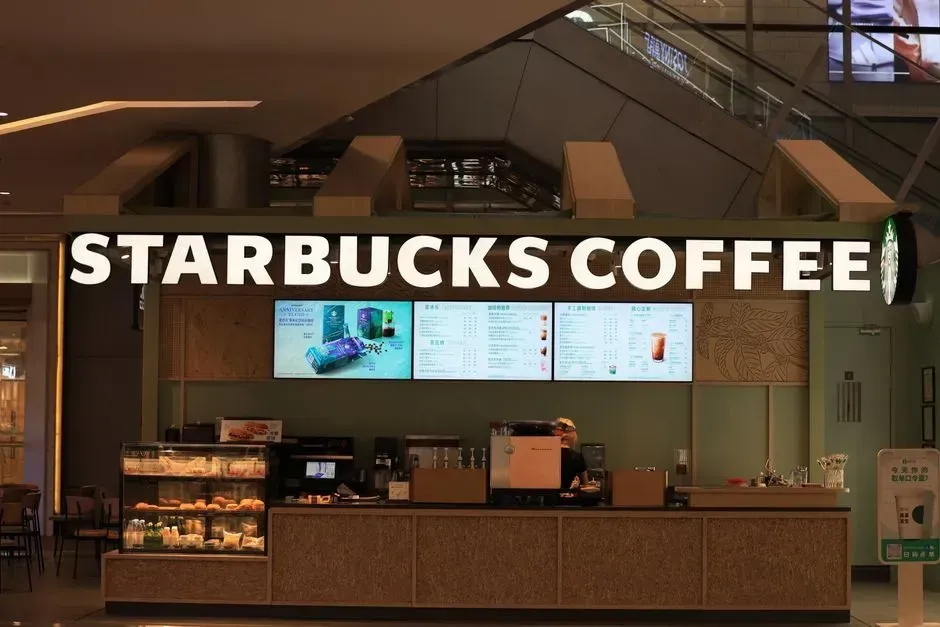 2. Coffee Shops Including Starbucks and Dunkin (Image Credits: Pexels)