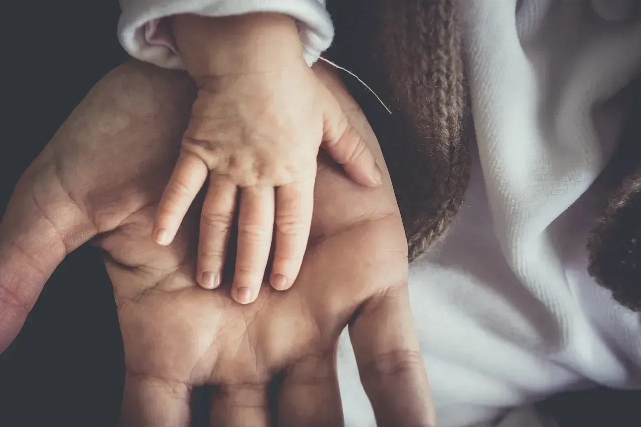 9. The Financial Weight of Modern Parenting Is Crushing (Image Credits: Pixabay)