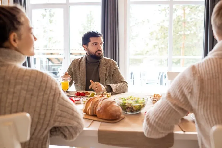 9. Withholding Important Health Information and Keeping Adult Children Out of the Loop (Image Credits: Pexels)