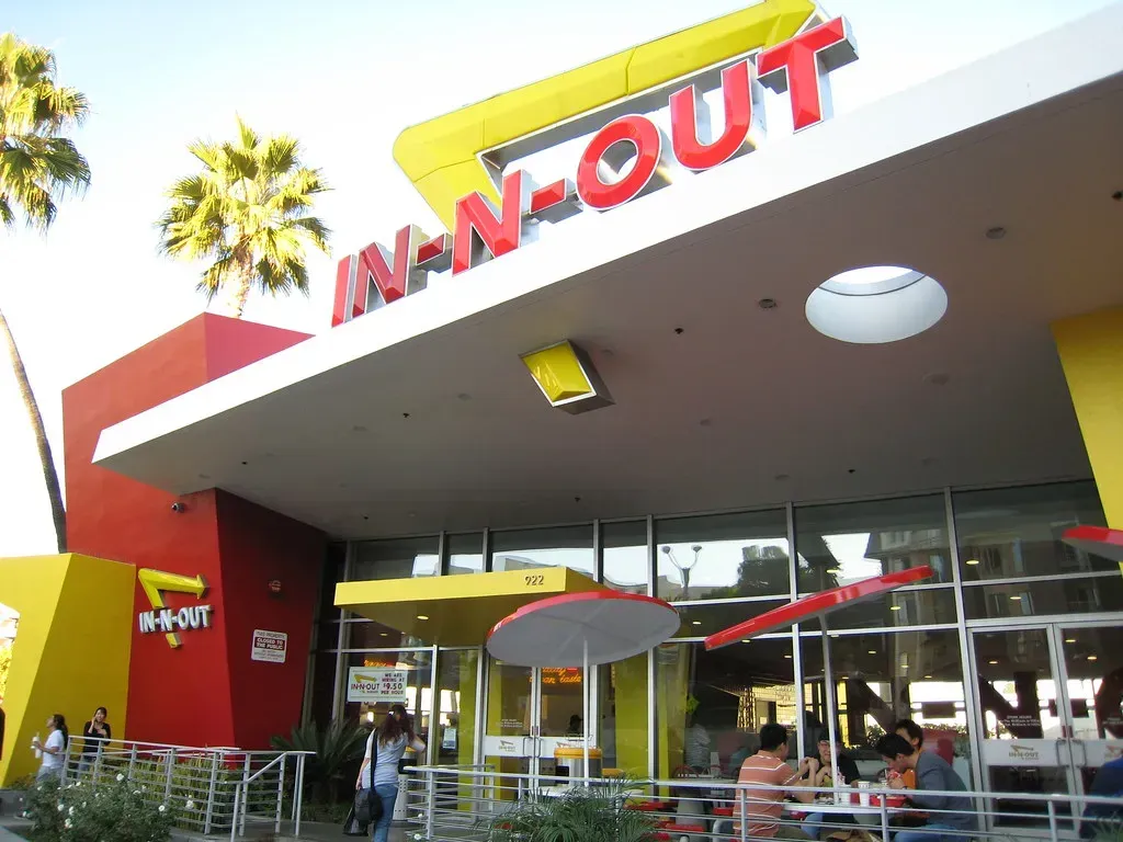 2. In-N-Out Burger: No Freezers, No Microwaves, No Exceptions (Wallslide, Flickr, <a href="https://creativecommons.org/licenses/by/2.0/" target="_blank" rel="noopener">CC BY 2.0</a>)