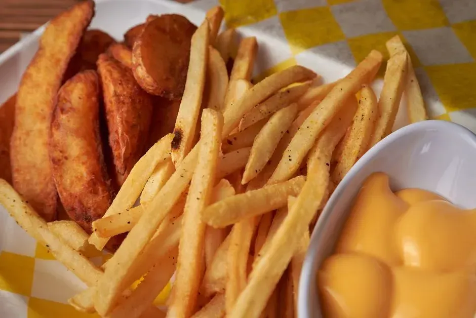 5. Grits or Home Fries as the Default Side (Image Credits: Pexels)