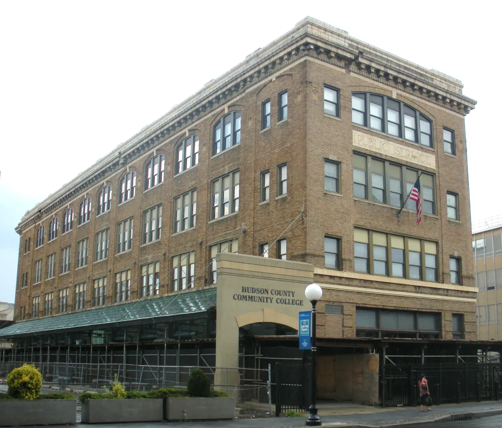 Hudson County Community College (Image Credits: By Theornamentalist, <a href="https://commons.wikimedia.org/w/index.php?curid=10864849" target="_blank" rel="noopener">CC BY-SA 3.0</a>)