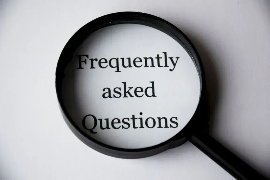 The Socratic Tradition: Questioning as a Path to Truth (Image Credits: Pexels)