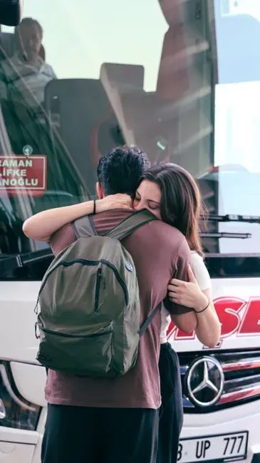 7. They Drag Out the Goodbye (Image Credits: Pexels)
