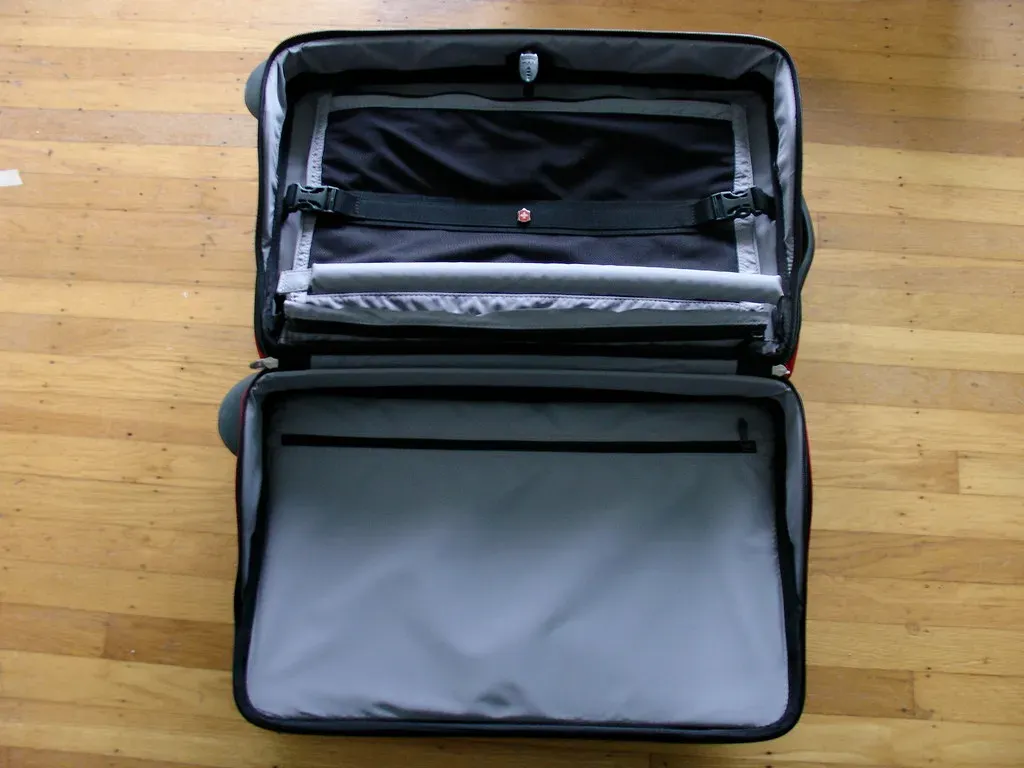 The garment-bag professional (find eric, Flickr, <a href="https://creativecommons.org/licenses/by-sa/2.0/" target="_blank" rel="noopener">CC BY-SA 2.0</a>)