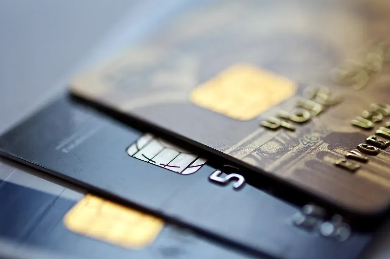 Starting over with a secured credit card (Image Credits: Pixabay)