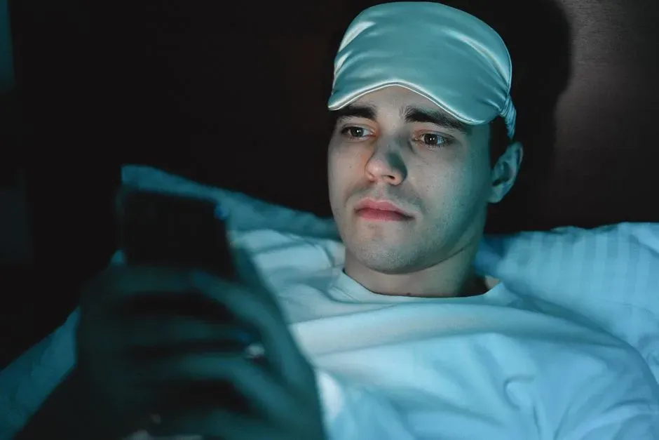 Screen Time at Night Is Disrupting More Than Just Melatonin (Image Credits: Pexels)